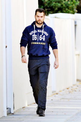 conquerandestroy:  amancanfly:  Henry Cavill was seen walking with his buddy Kal
