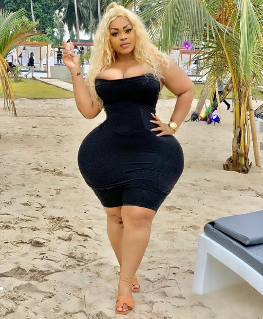 princejazziedad:DeliciouslySexy. BootiDelicious African Ma..Ms Eudoxieyao&hellip;&hellip;.💜🧡💚