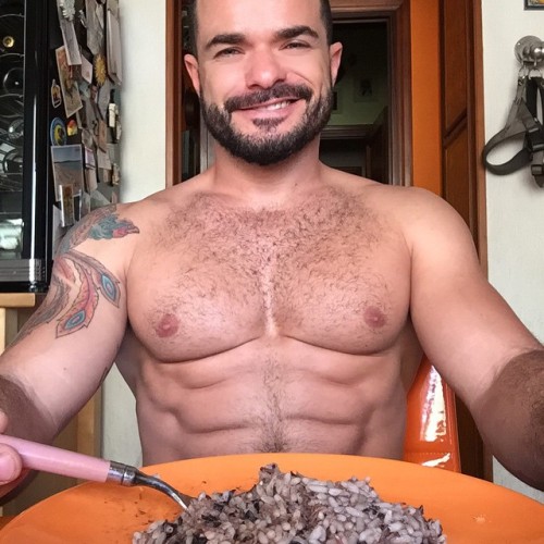 bigmalepecs:  @mr.liborio  >> video  