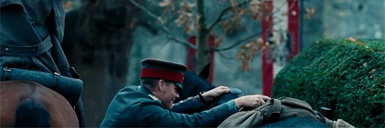 christhepine:How to mount a horse, a guide by Chris Pine