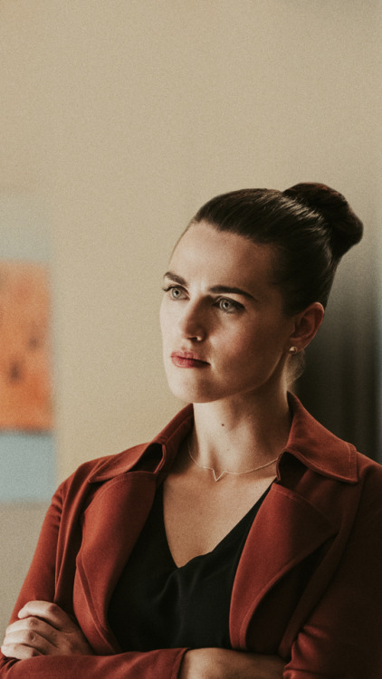 [requested] Lena Luthor lockscreenslike/reblog if you save/use