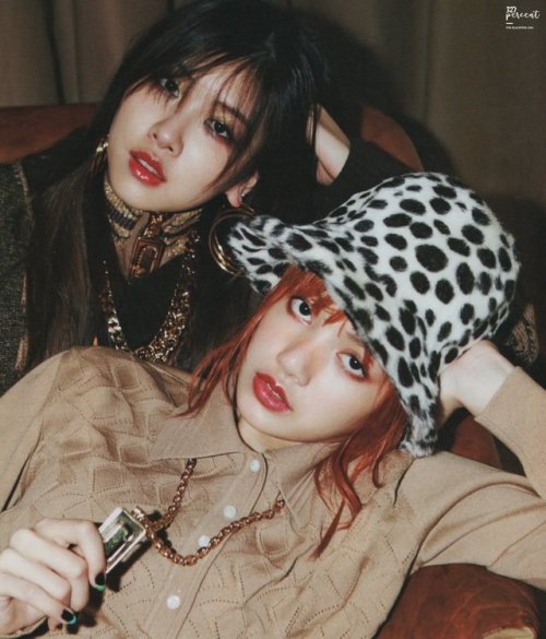 blackpinkofficial:  [SCAN] 170728 Lisa & Rosé for NYLON JAPAN (September 2017 Issue)© 327 PERCEN