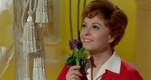 meanwhileoutsidethecave:  Juliet of the Spirits Dir: Federico Fellini Cin: Gianni Di Venanzo