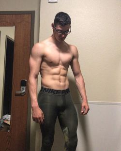 pariscompression:  Hot guy