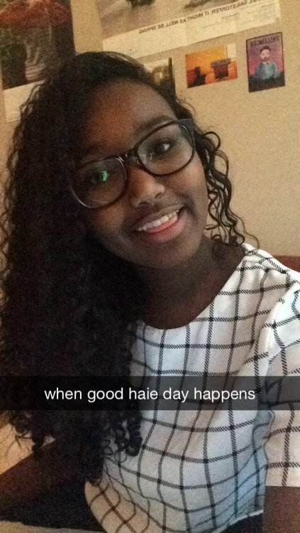 somalihottiee: heres 6 fairly similar pics of me awharrys tagged me for 6 selfies of 2015 and i tag 