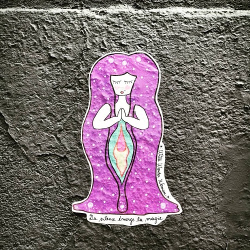 Through silence, magic emerges Artwork by @wild_wonder_woman _____________ #paris #france #streetart