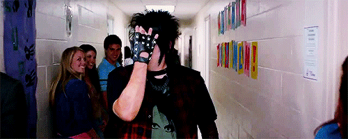 justdarrenc:isn’t that guy from green day?