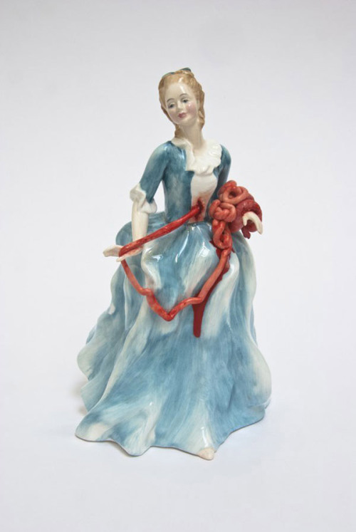 owmeex:  Jessica Harrison’s Gutsy Porcelain Exhibition 