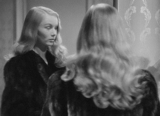jenniferbannion:Veronica Lake as Jennifer in I Married a Witch (1942)dir. René Clair