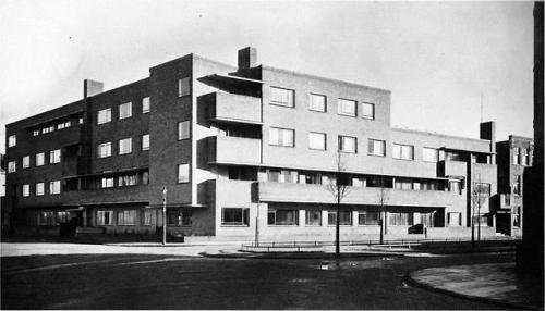 germanpostwarmodern:Apartment Building (1926-27) on Jozef Israëlsplein in The Hague, the Netherlands