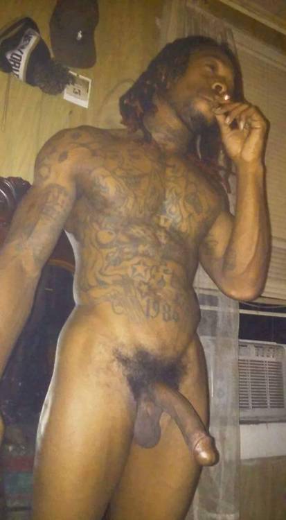 dick-obsession803:Gimme dat Hood dick