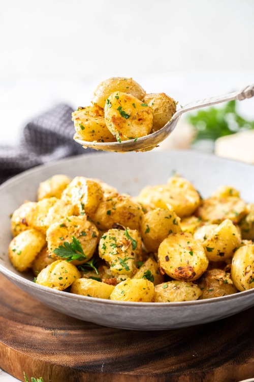 Roasted garlic parmesan potatoes