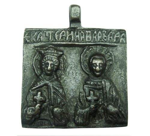 tumuseum:  Нательная иконка Екатерина и Варвара, святые мученицы, XVII в. icon Ekaterina and Varvara, state martyrs, XVII century. 