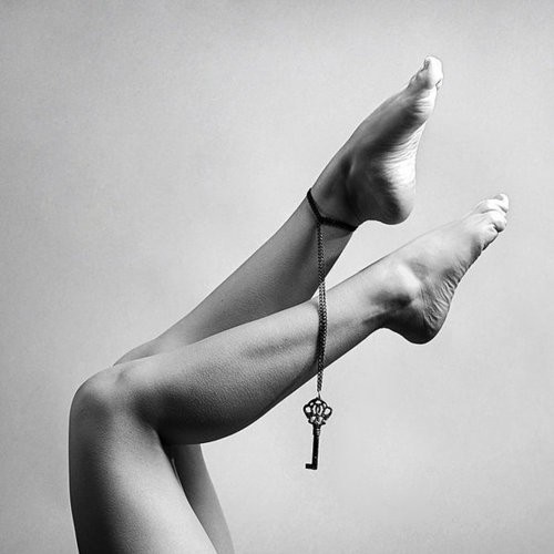 tied-up-woman:blairsprincess:What would you do for your freedom? I would give my key to @dorian2377​. Who needs freedom?