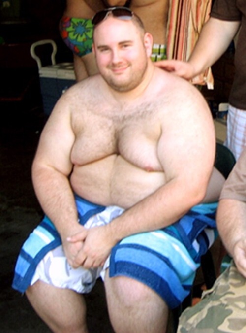 superweightgains:  I love when dads pour on the weight and they look sexy  Beach rolls collection pa