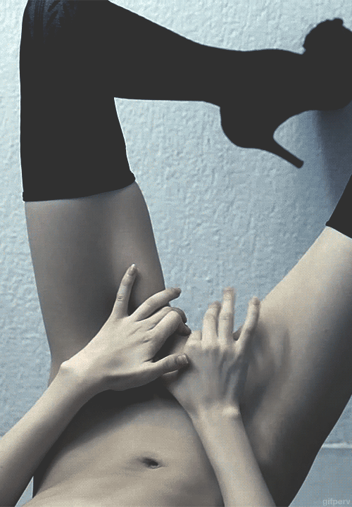 bluewatergirl:  hzqueen-herprincesspet:  http://hzqueen-herprincesspet.tumblr.com   http://bluewatergirl.tumblr.com/