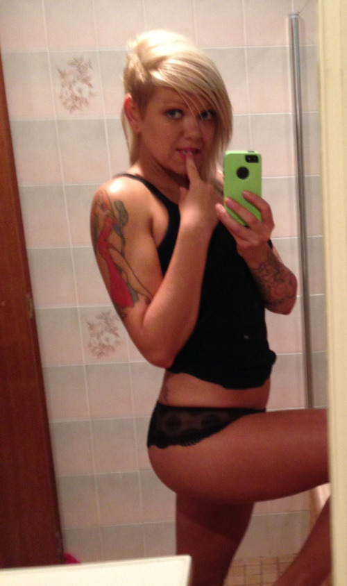 misc-pleasures:  Australian military babes, part 2 of 2. Â yeah, teased us and
