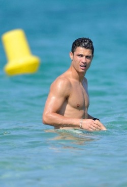 hotcelebs2000:  CRISTIANO RONALDO