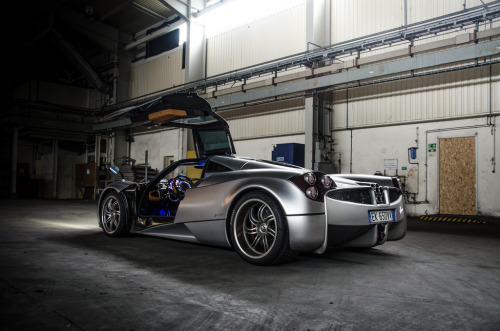 XXX automotivated:  Pagani Huayra (by Rowan Horncastle) photo