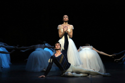 galina-ulanova: Svetlana Zakharova as Giselle, and Roberto Bolle as Albrecht, in Giselle (La Scala B