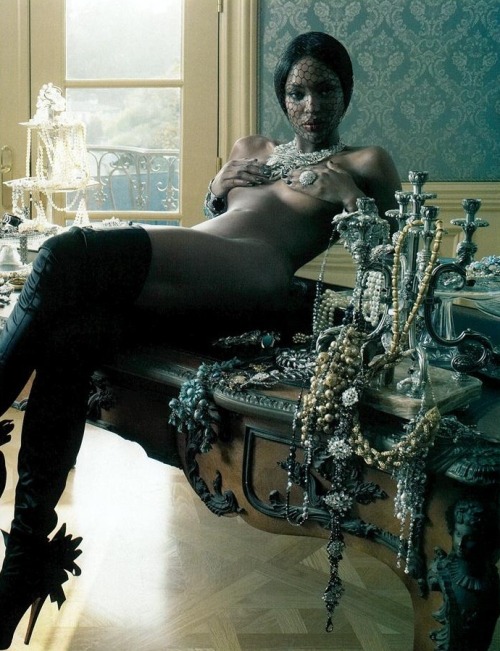 banjeebear:   ‘There’s Only One Naomi’  Naomi Campbell by Steven Meisel for V