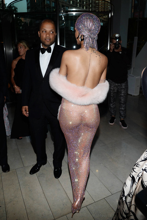 moan-my-name-louder:  rihannalb:  Rihanna at 2014 CFDA Gala in New York.  YAAAS