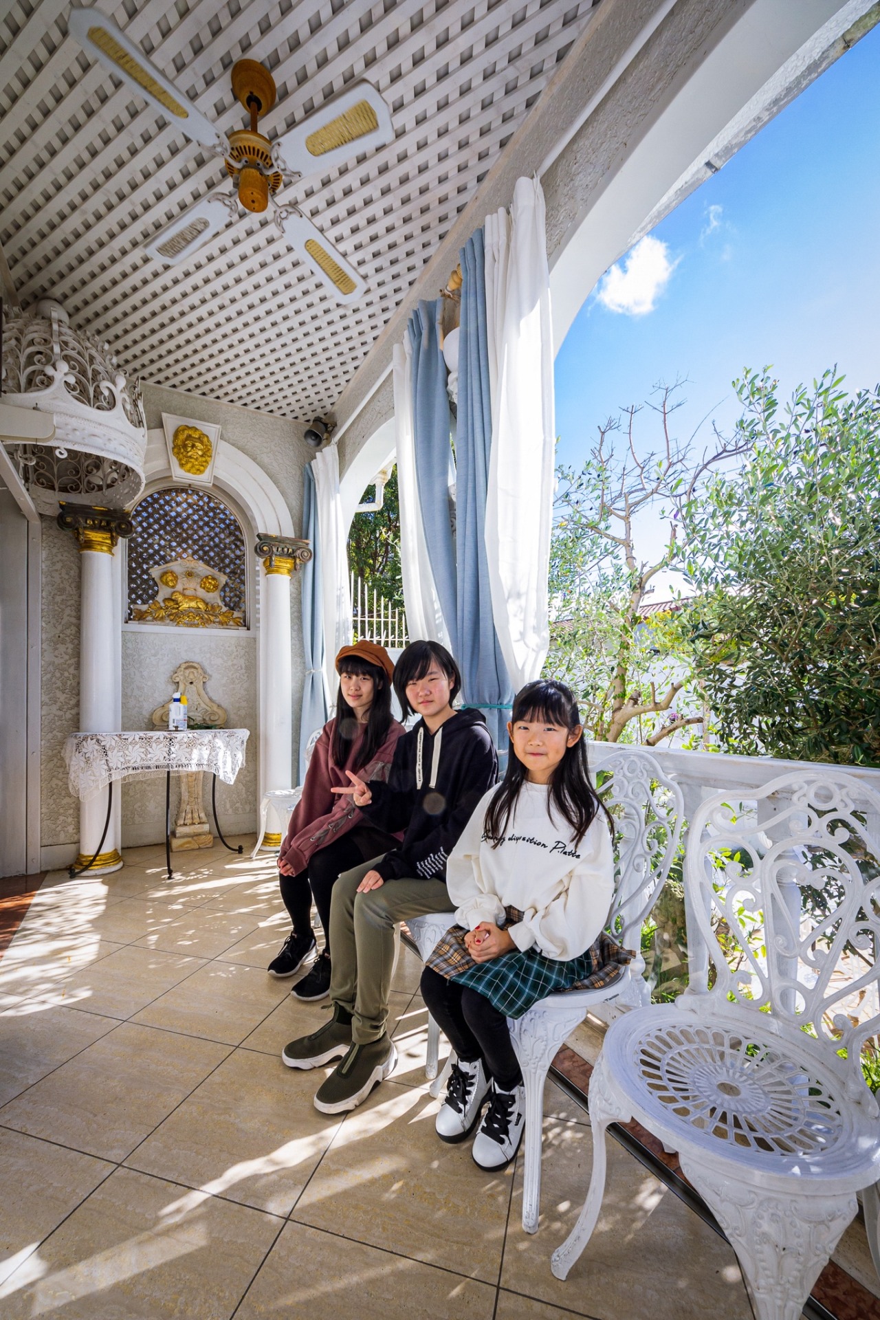 Haus Architect Studio 家族用年賀状の撮影に今年は北野異人館街のイタリア館プラトン装飾美術館へ 雰囲気は良かったのですが Haus Architect Studio 家族用年賀状の撮影に今年は北野異人館街のイタリア館プラトン装飾美術館へ 雰囲気は良かったのですが