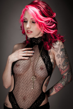 sexytattooedgirls:  www.sexytattooedgirls.co.uk   Beauty is in the Eye of the Beholder &amp;  She&rsquo;s so Transparently Beautiful