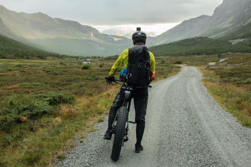 bicycle-touring-apocalypse: Exploring gravel roads in Norway’s national parks with @tfbergen #bikepa