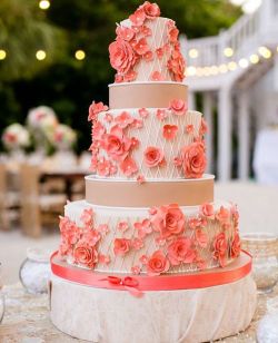 headlesscakes:  Wedding cake en We Heart