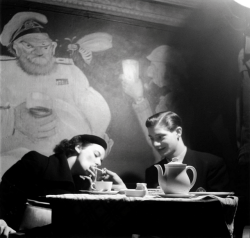 wehadfacesthen:  Couple at a cafe, Stockholm, Sweden, 1948, photo by   K.W. Gullers  