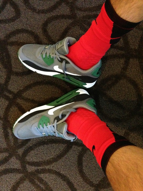 rugbysocklad:  Luv the MISMATCH look! Can’t get enough of these new Air Max and socks :-))) 