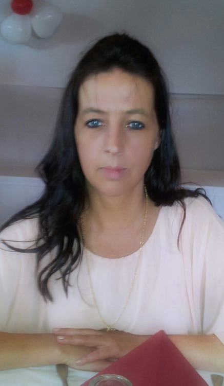 schlampenficker4:  eviljokerzero:  sandrasandy:  SANDRA  Wenn sie so unschuldig schauen