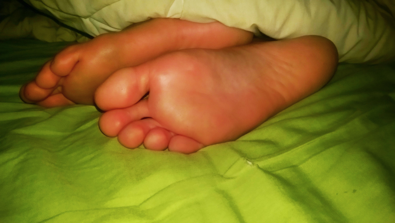 sleepyfootjob: Sleepy footjob  