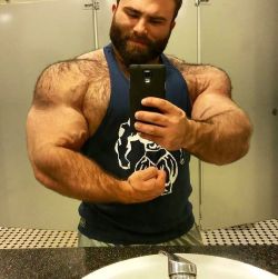 furonmuscle:  Quite possibly the hairiest 23 y.o. on the planet (and certainly one of the best built!) – Frank Mannarino! 