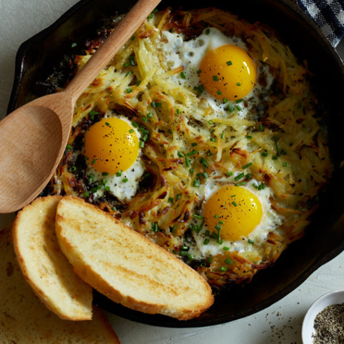 foodfuck:simple cheesy skillet hash browns and eggs