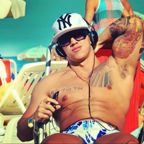 zoommalebody:  Rafael Muniz instagram 