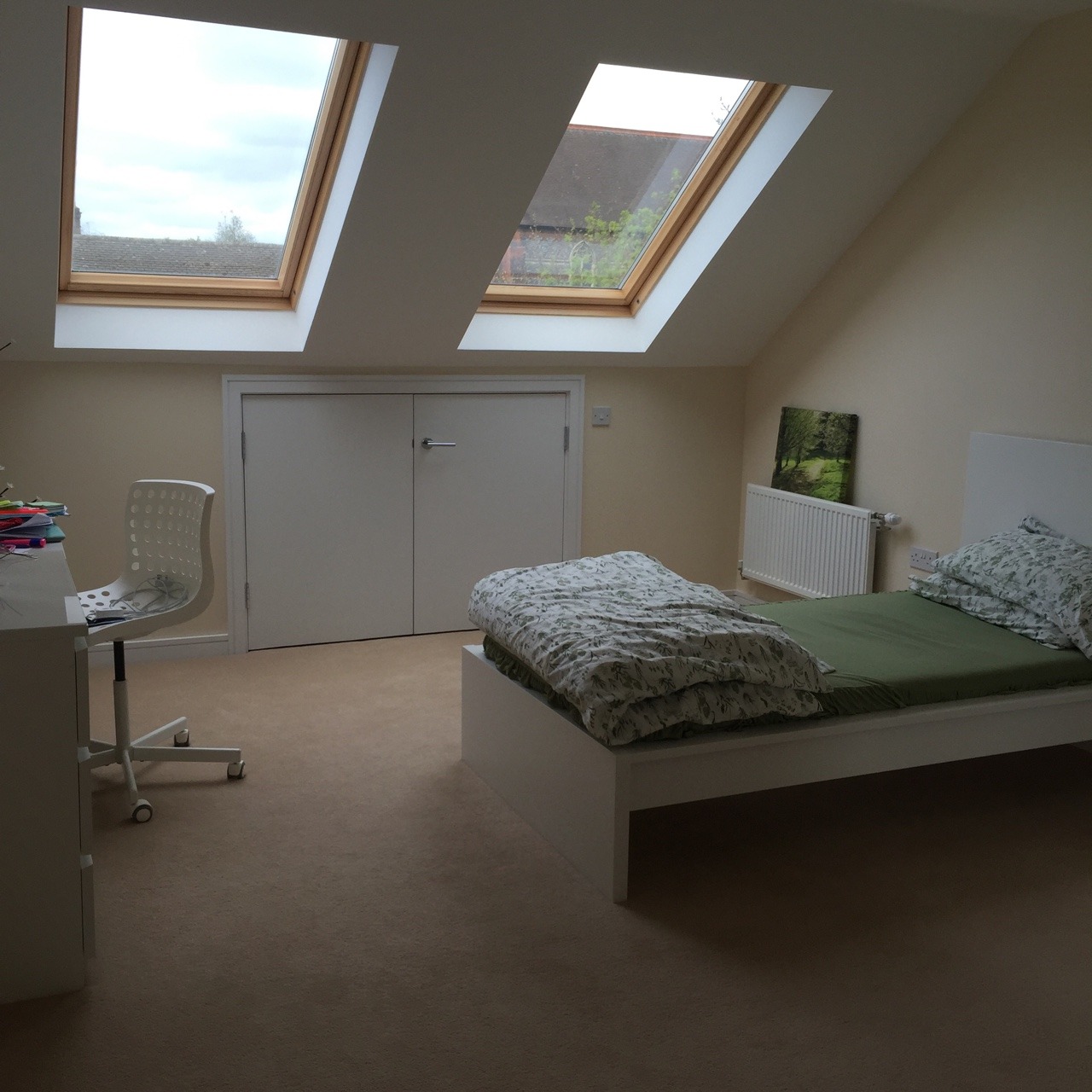 veryharam:  This bedroom is so cute I feel like crying lmao