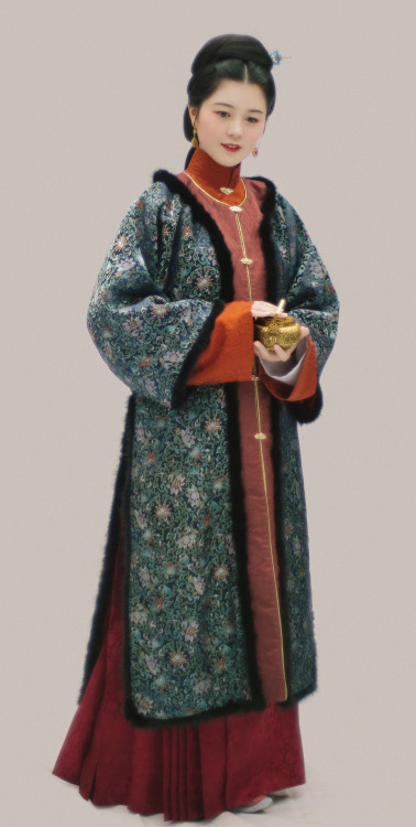 Traditional Chinese hanfu in song dynasty and ming dynasty style.Garments: 1.柳色•菱纹吴罗•立领斜襟琵琶袖长衫水色•刺绣仙