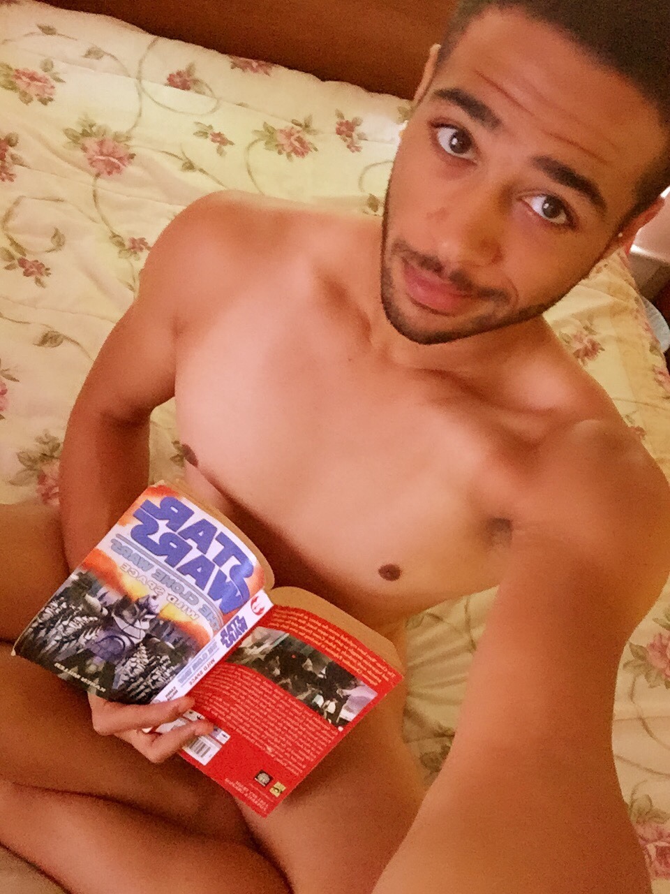 nerdy-little-leo-gaymer:  Nerdy Sunday Funday :) I’m not getting dressed at all