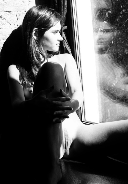 nudepageant: A Lonely Girl