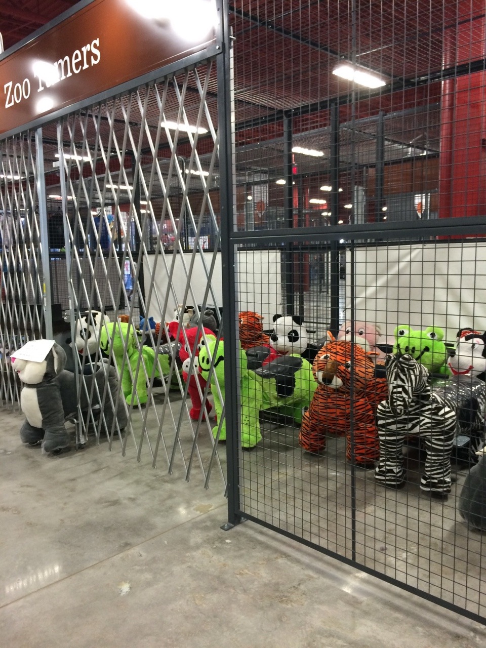 preteenager:  dogjpeg:at this weird “mall” near me you can rent these animal