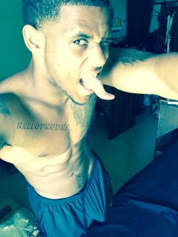 puphawaii:  hallofnudes:  Milking that dick just like a pro  magictongue!  :&gt;&gt;