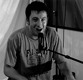 21p:Tyler singing “The Pantaloon” with so so much passion (2010)