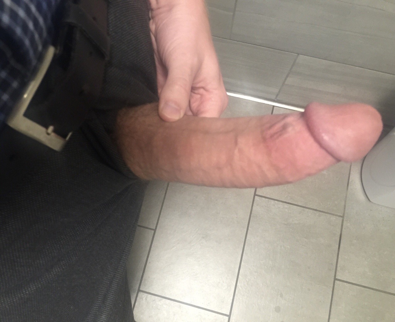 horny-dads:  Daddy`s in his Suit   horny-dads.tumblr.com   
