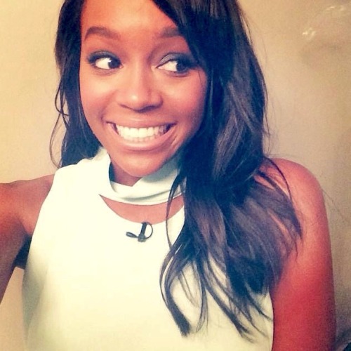tessanjali:  aja naomi king + selfies 
