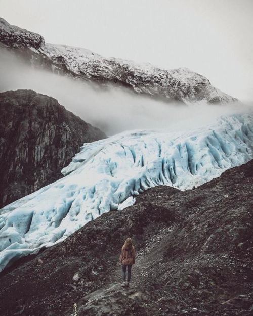 theadventurouslife4us: Hiking up to glaciers on a cold Alaska morning Keep reading Home <3