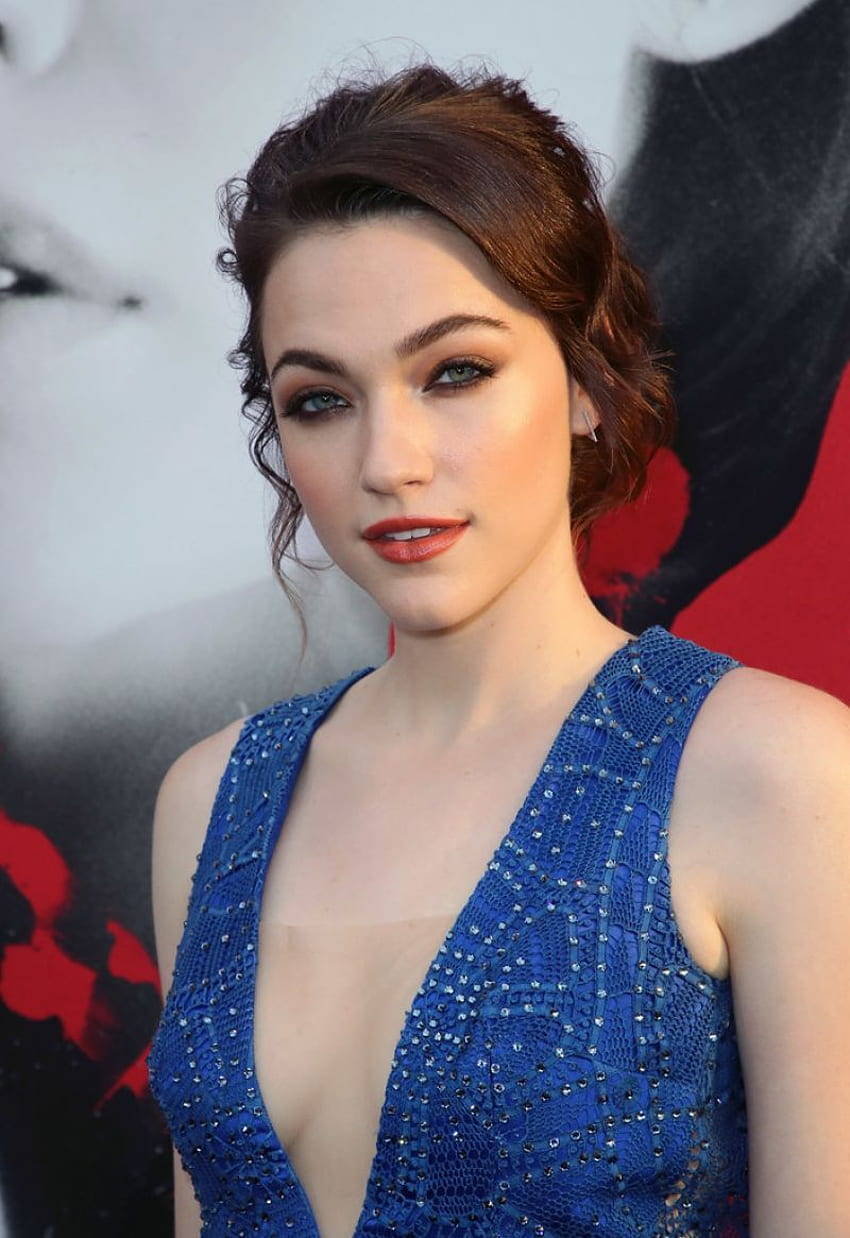 Violett Beane