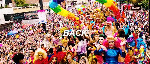 s8gif:It’s happening. 2 hour finale episode. Tell your cluster. (x)