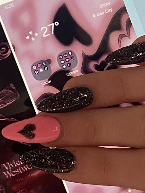 Draculaura Nails